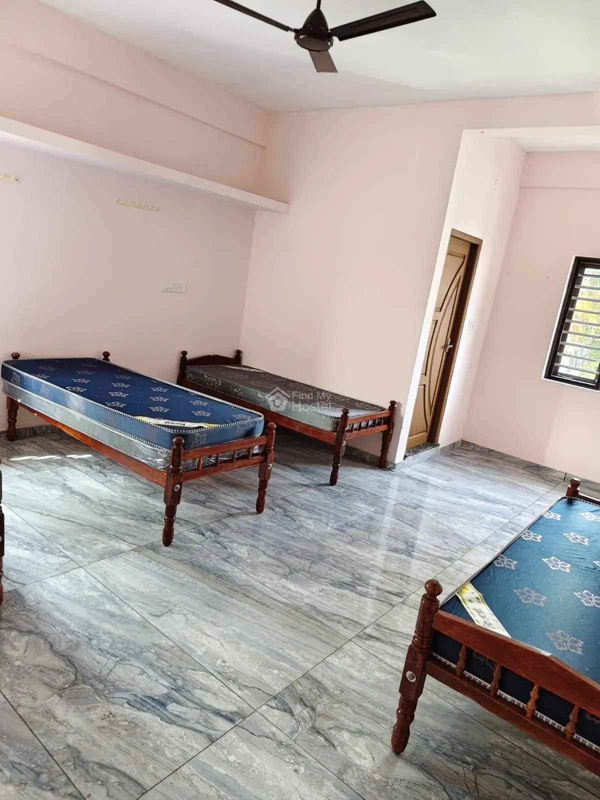 LA CASA EXECUTIVE MEN'S LIVING in Kakkanad, Ernakulam — photo 5