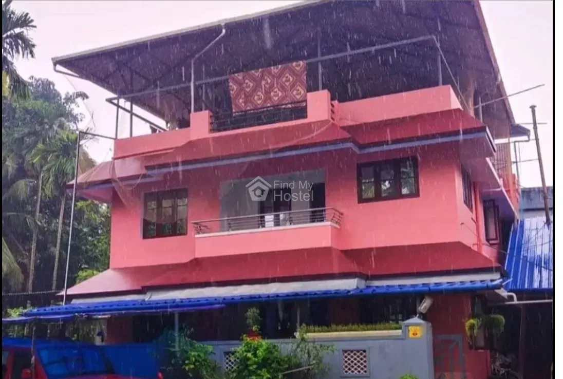 PONNUS GIRLS PG in Vyttila, Ernakulam — main photo