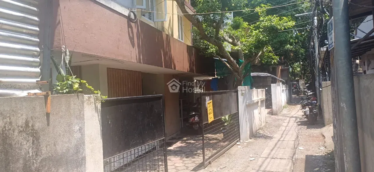 LADIES NEST GIRLS HOSTEL in Kaloor, Ernakulam — main photo
