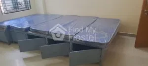 SSR Deluxe Girls Hostel image 21