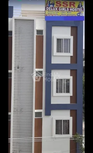 SSR Deluxe Girls Hostel image 3