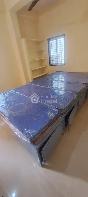 SSR Deluxe Girls Hostel image 22