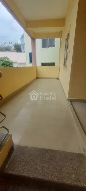 SSR Deluxe Girls Hostel image 25