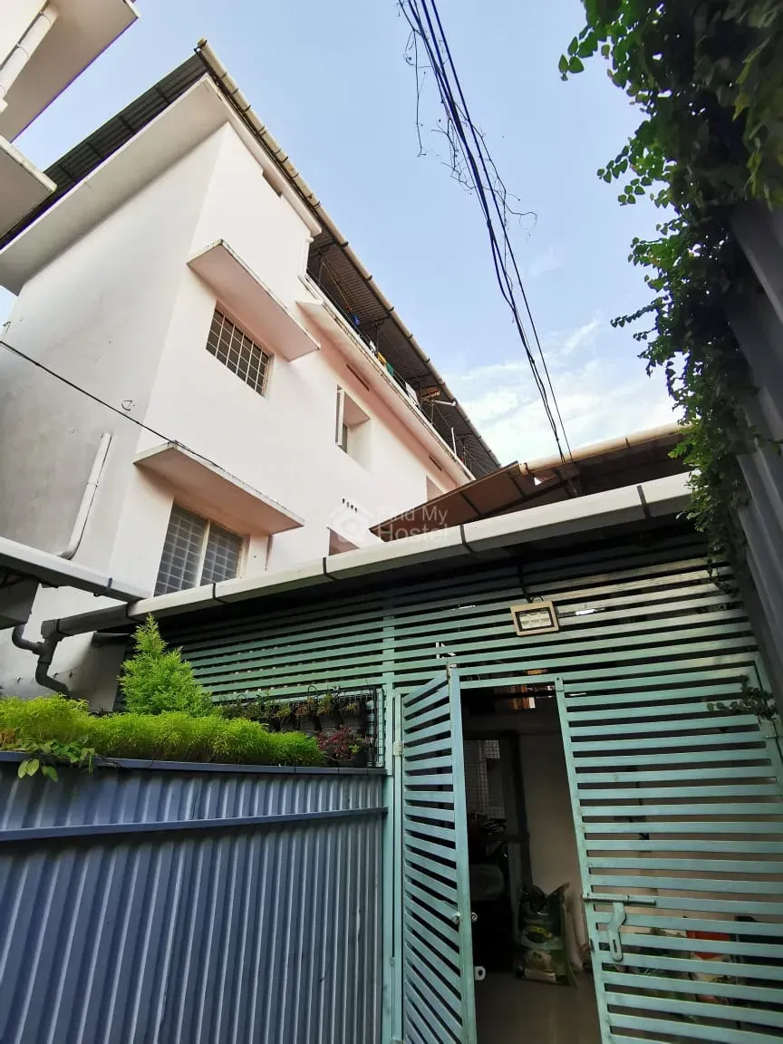 FRIENDS LADIES HOSTEL 2 in Kaloor, Ernakulam — main photo