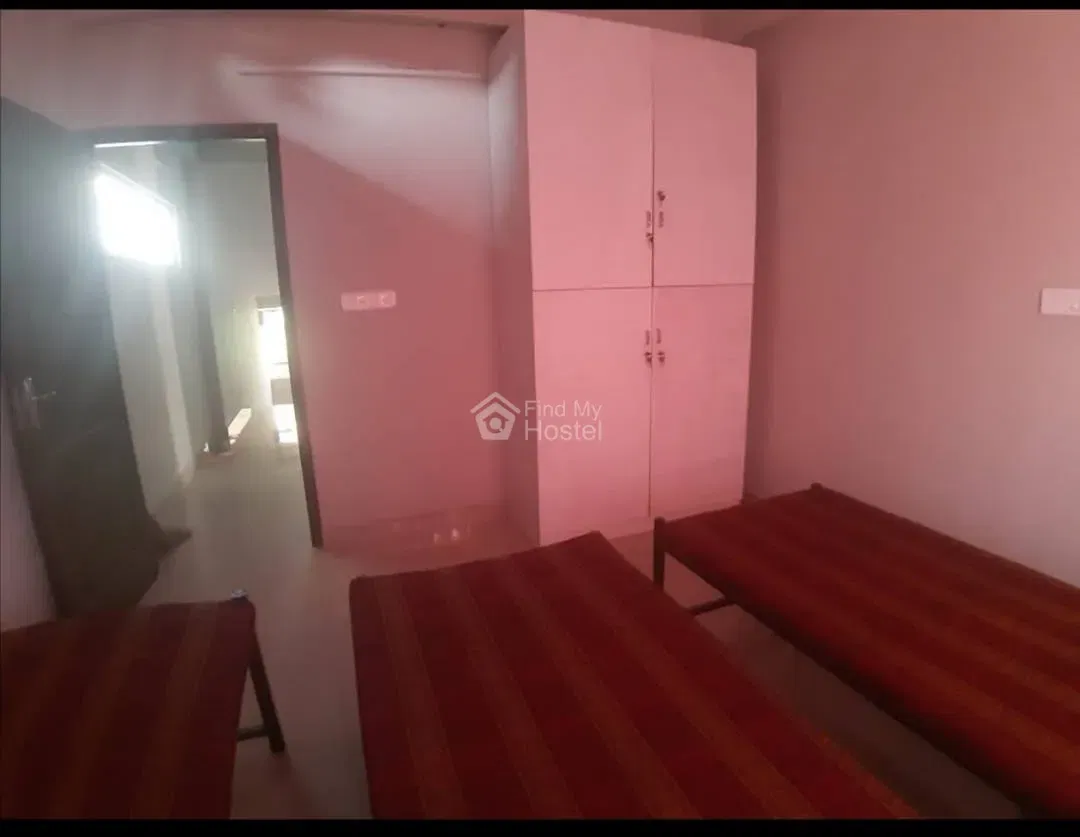 HIGHNESS GENTS HOSTEL in MG-Road, Ernakulam — photo 6