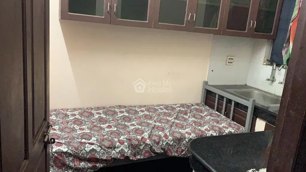 ROSE VILLA LADIES HOSTEL in Thammanam, Ernakulam — photo 2