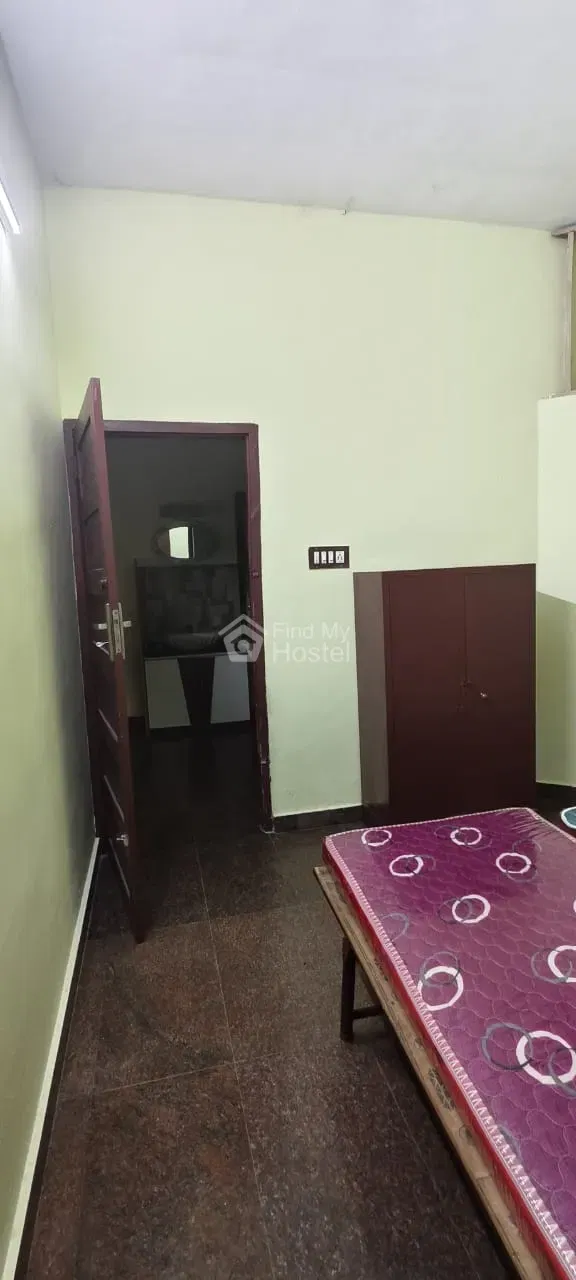 JIBINAS MENS PG in Vazhakkala, Ernakulam — photo 4