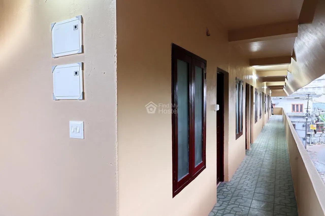 NEST VILLE GENTS HOSTEL in Kalamassery, Ernakulam — photo 6