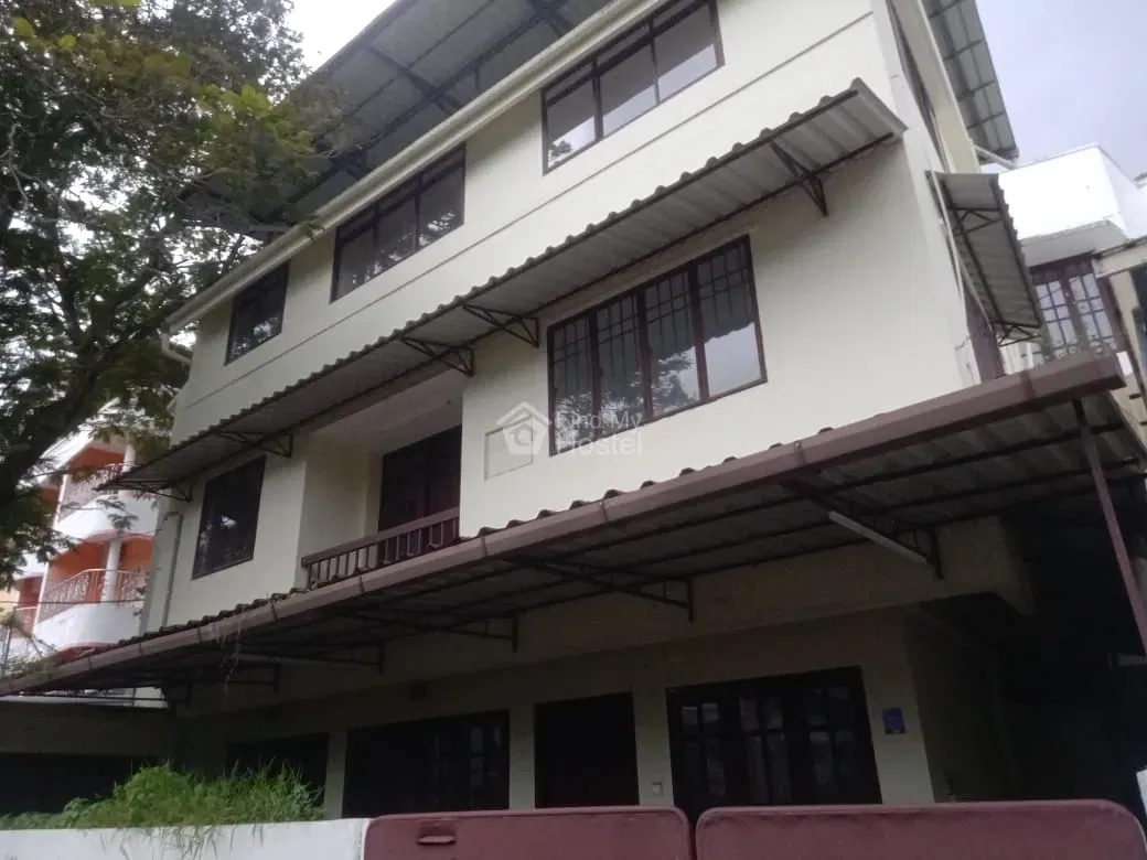 Orange Gents Hostel in Kacheripady, Ernakulam — photo 6