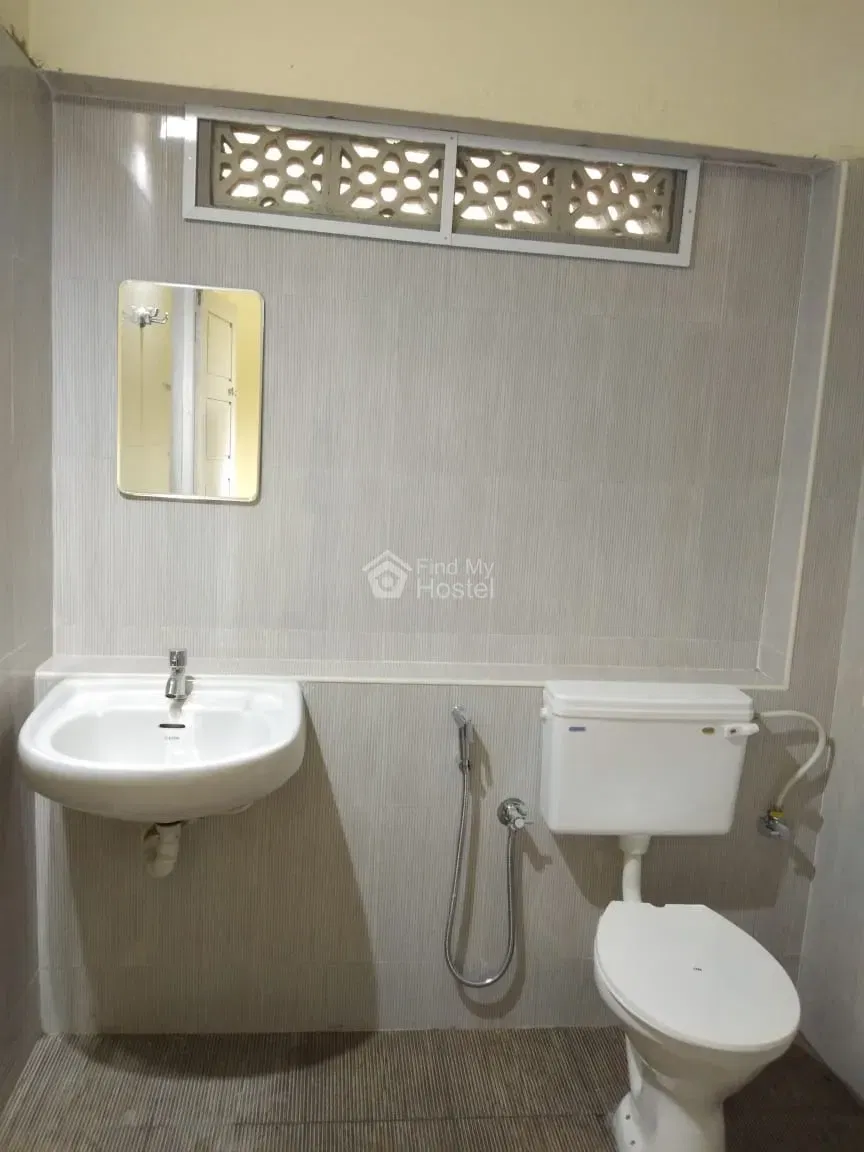 ABRAHAMS APARTMENTS LADIES PG in Thevara, Ernakulam — photo 5