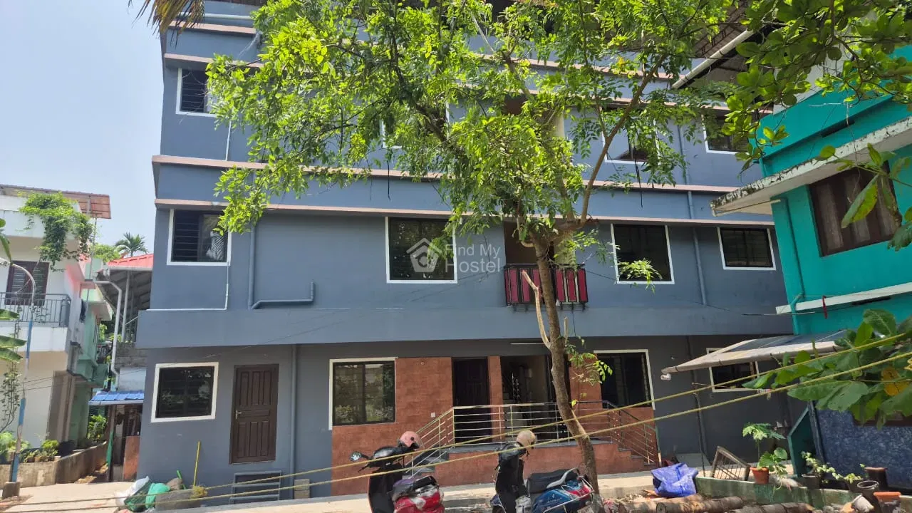 GREENLAND GENTS HOSTEL in Thammanam, Ernakulam — main photo