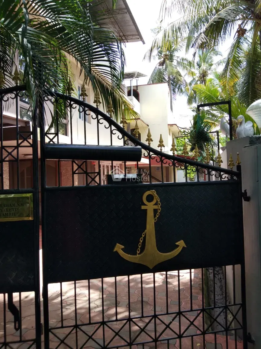 ABRAHAMS APARTMENTS LADIES PG in Thevara, Ernakulam — photo 2