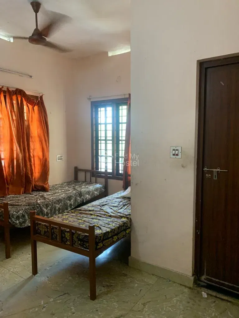 ROSE VILLA LADIES HOSTEL in Thammanam, Ernakulam — photo 7