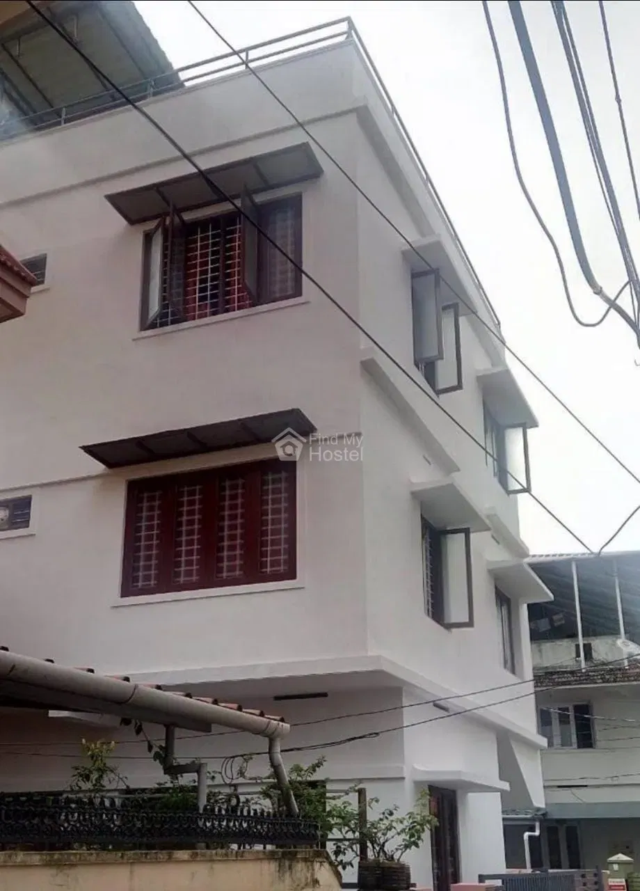 MARIA'S NEST LADIES HOSTEL in Thevara, Ernakulam — main photo