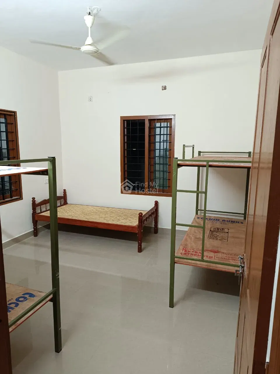 Win square Ladies hostel - 2 in Vazhakkala, Ernakulam — photo 6