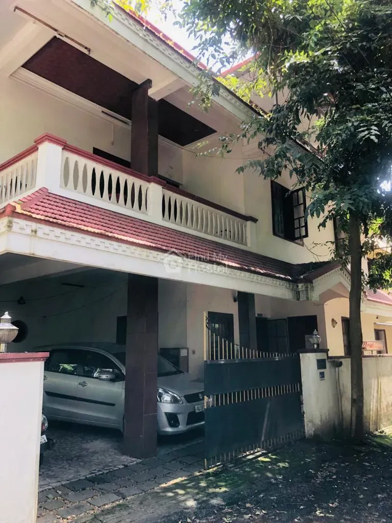 MUZI LADIES HOSTEL in Vazhakkala, Ernakulam — main photo