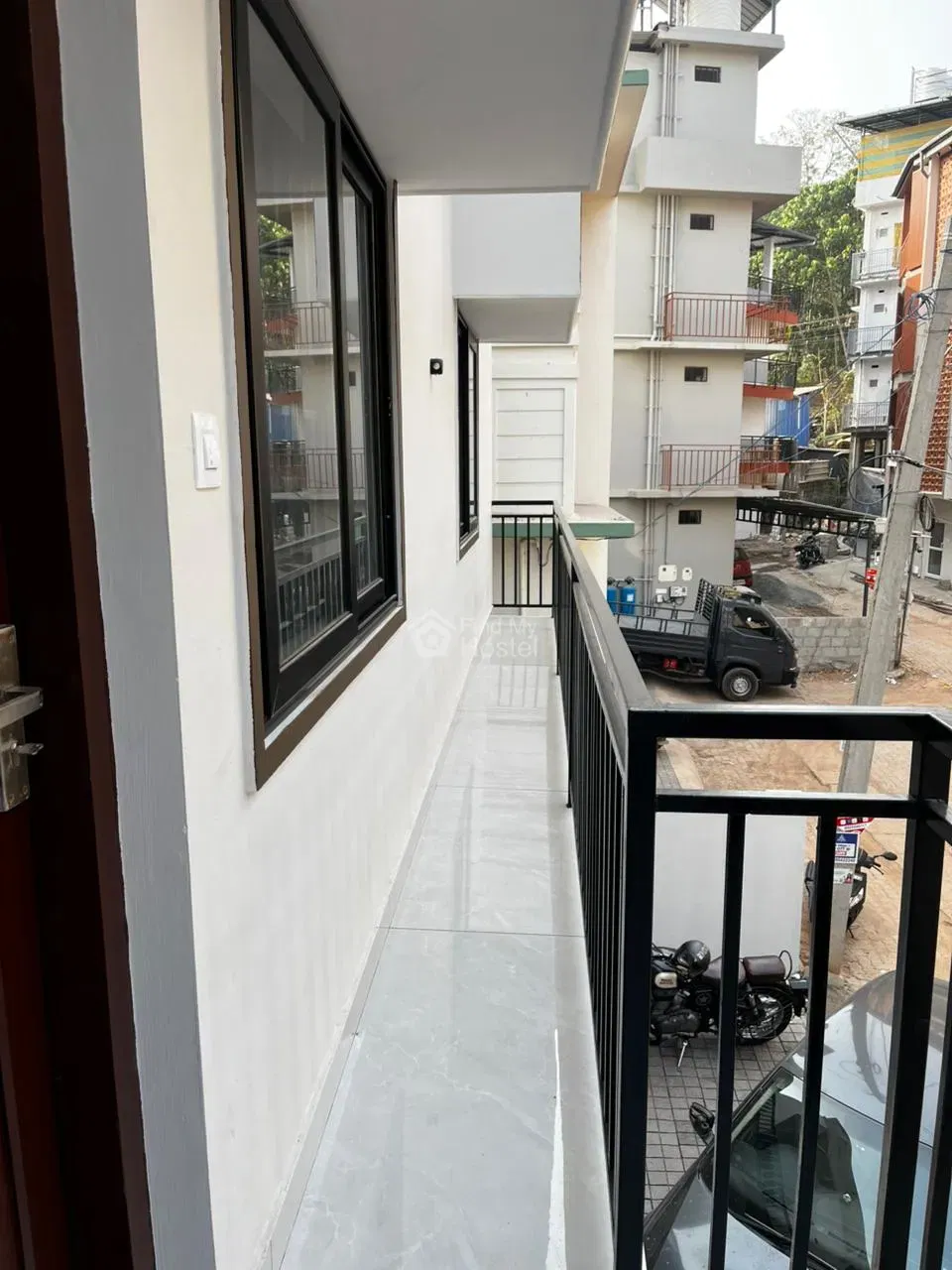 HOSTELOOP CREST Executive Premium Gents PG in Kakkanad, Ernakulam — photo 2