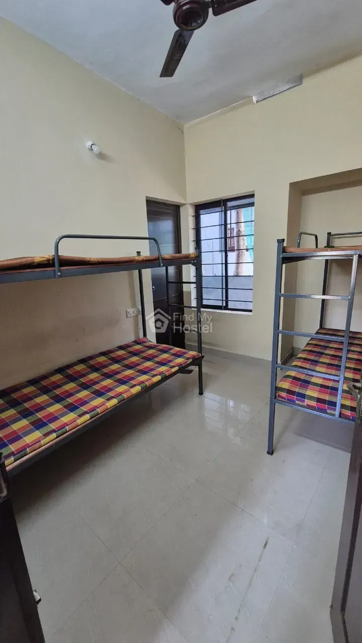 GREENLAND GENTS HOSTEL in Thammanam, Ernakulam — photo 7