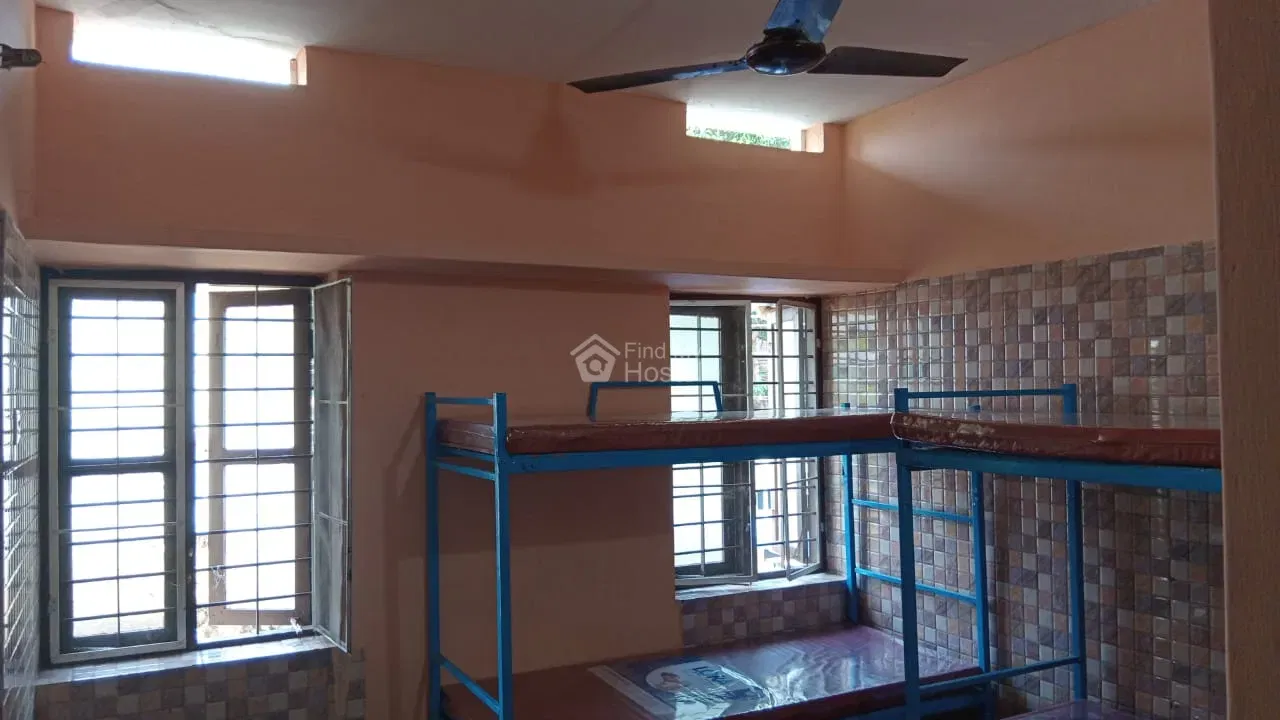X stay gents hostel in Kacheripady, Ernakulam — photo 6