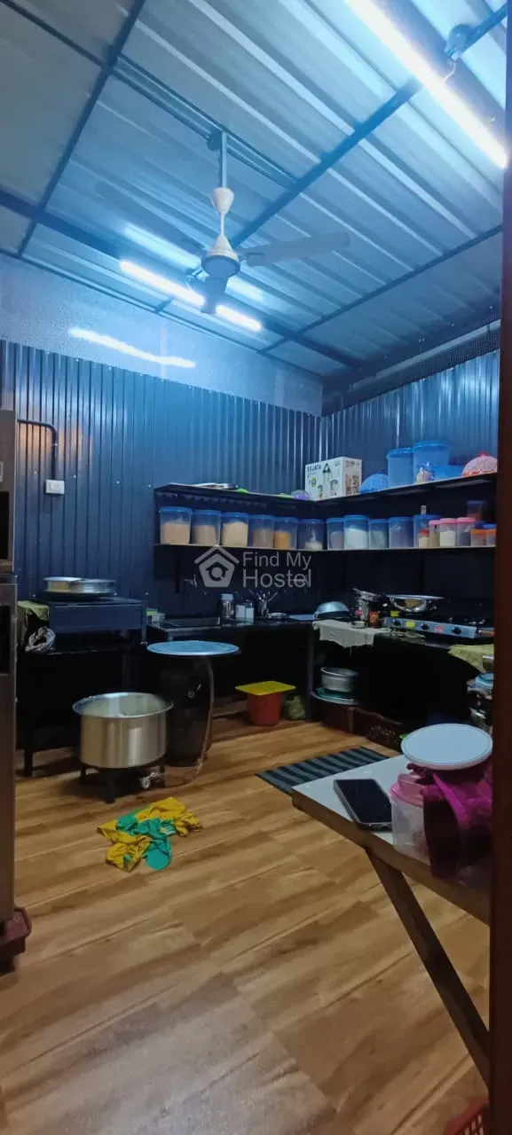 J & J Ladies Hostel in Panampilly Nagar, Ernakulam — photo 4