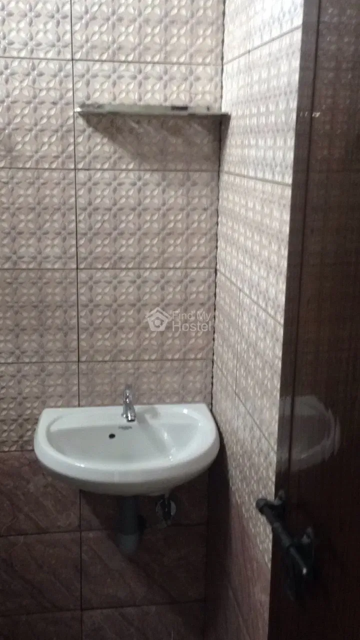 SN GENTS HOSTEL in Kadavanthra, Ernakulam — photo 4