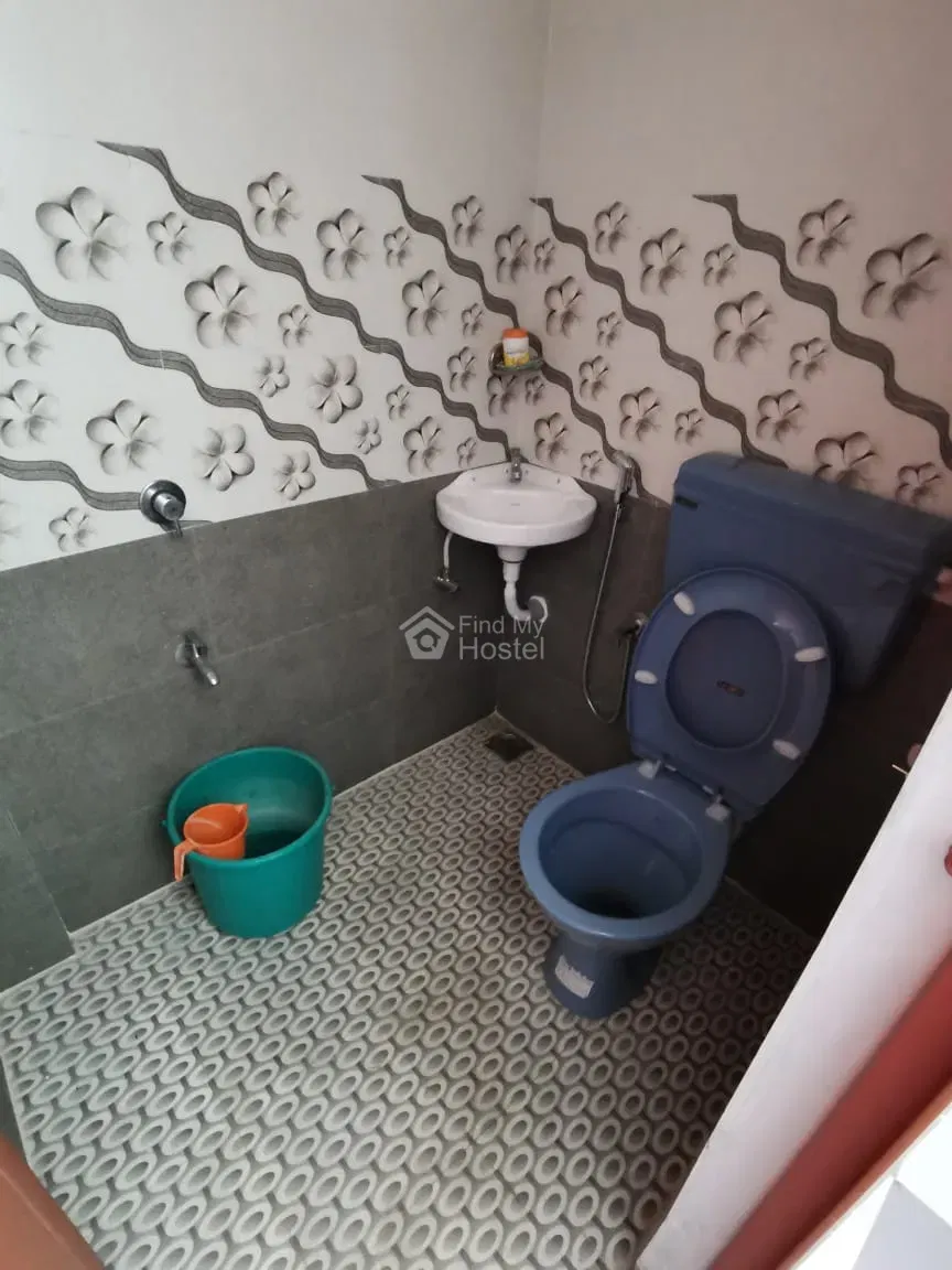 FRIENDS GENTS HOSTEL in Kaloor, Ernakulam — photo 6