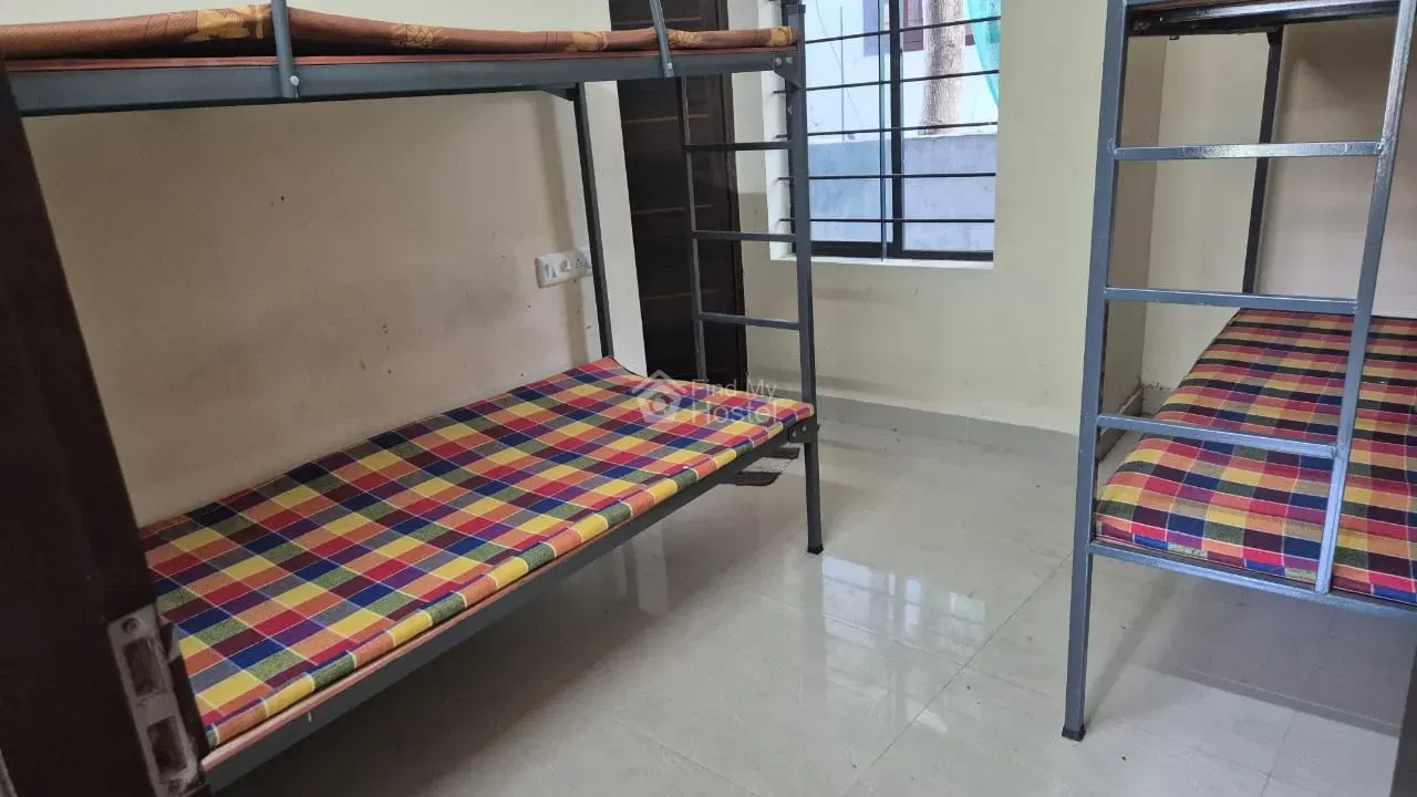 GREENLAND GENTS HOSTEL in Thammanam, Ernakulam — photo 5