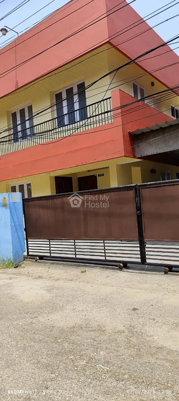 SAROOJA LADIES HOSTEL in Palayam, Thiruvananthapuram — main photo