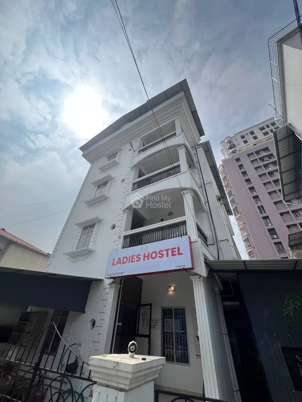J & J Ladies Hostel in Panampilly Nagar, Ernakulam — photo 2