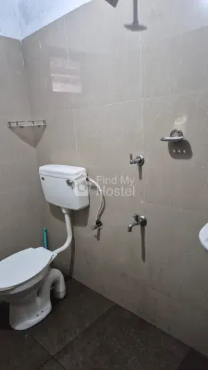 GREENLAND GENTS HOSTEL in Thammanam, Ernakulam — photo 3