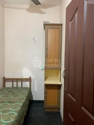 ROSE VILLA LADIES HOSTEL in Thammanam, Ernakulam — photo 4
