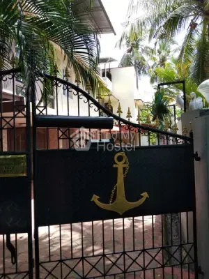 ABRAHAMS APARTMENTS LADIES PG in Thevara, Ernakulam — photo 2