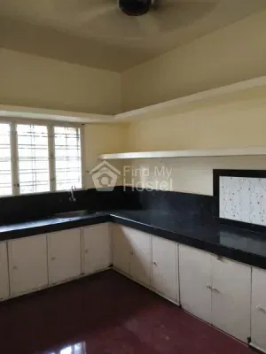 ABRAHAMS APARTMENTS LADIES PG in Thevara, Ernakulam — photo 3