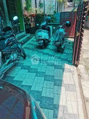 AATHIRA LADIES HOSTEL in MG-Road, Ernakulam — photo 3