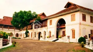 Thrippunithra